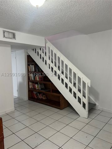 5366 W 26th Ave 121, Hialeah, FL 33016