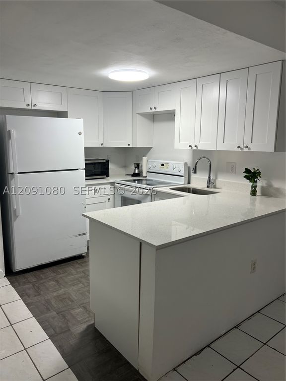 5366 W 26th Ave 121, Hialeah, FL 33016