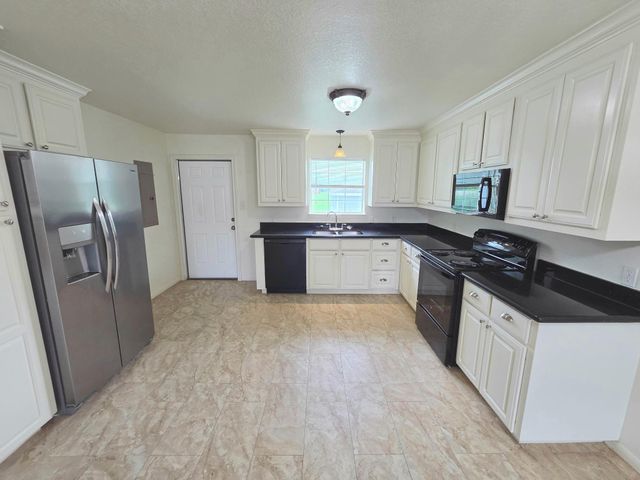 5799 Pearson Road A, Santa Fe, TX 77517