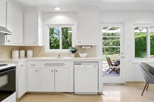 950 Olive, Menlo Park, CA 94025