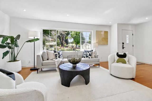 950 Olive, Menlo Park, CA 94025