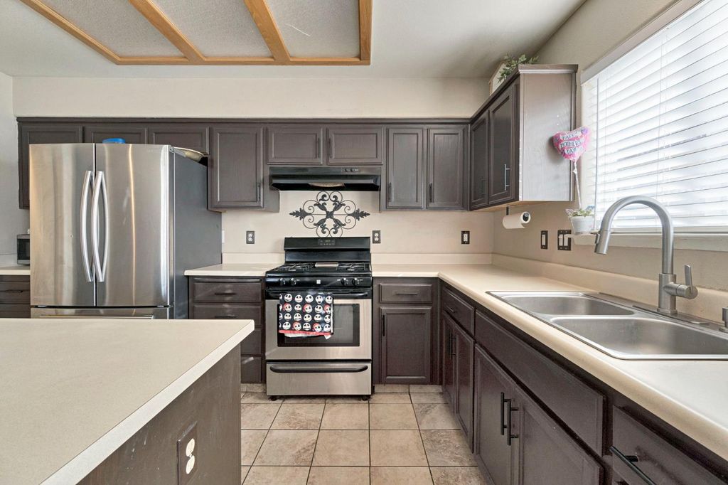Image 12 of property listing at 1500 Josephine Court, Madera, CA 93638