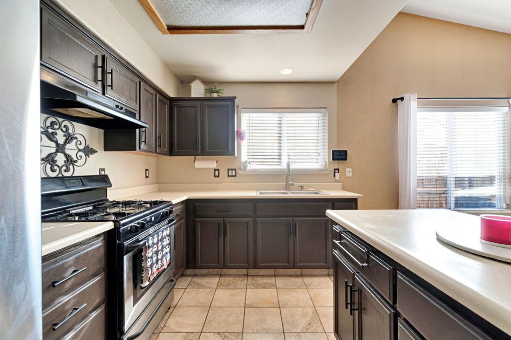 Image 13 of property listing at 1500 Josephine Court, Madera, CA 93638