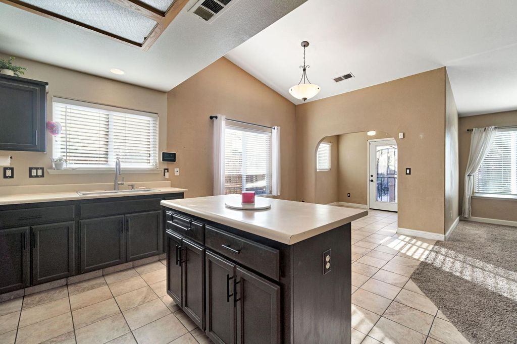 Image 14 of property listing at 1500 Josephine Court, Madera, CA 93638
