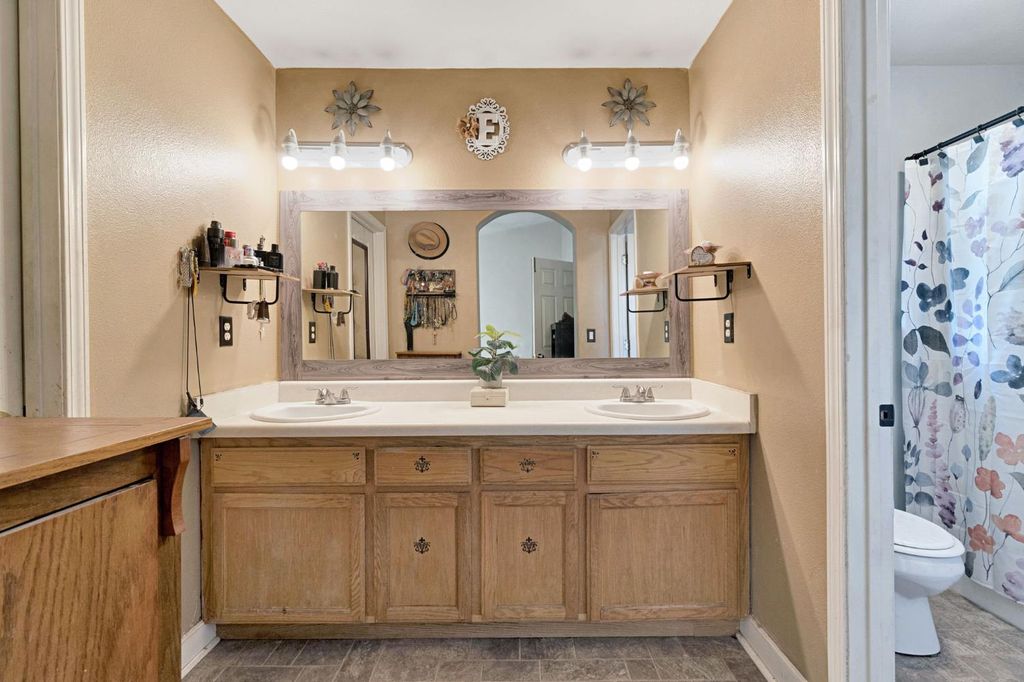 Image 20 of property listing at 1500 Josephine Court, Madera, CA 93638