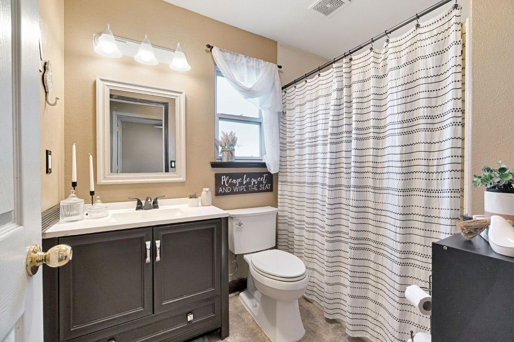 Image 24 of property listing at 1500 Josephine Court, Madera, CA 93638