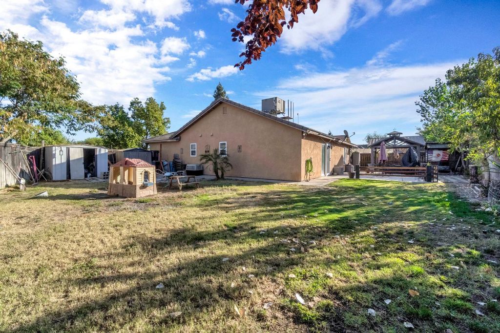 Image 30 of property listing at 1500 Josephine Court, Madera, CA 93638