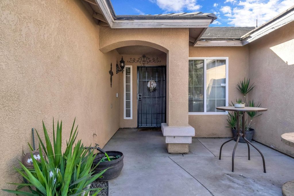 Image 4 of property listing at 1500 Josephine Court, Madera, CA 93638