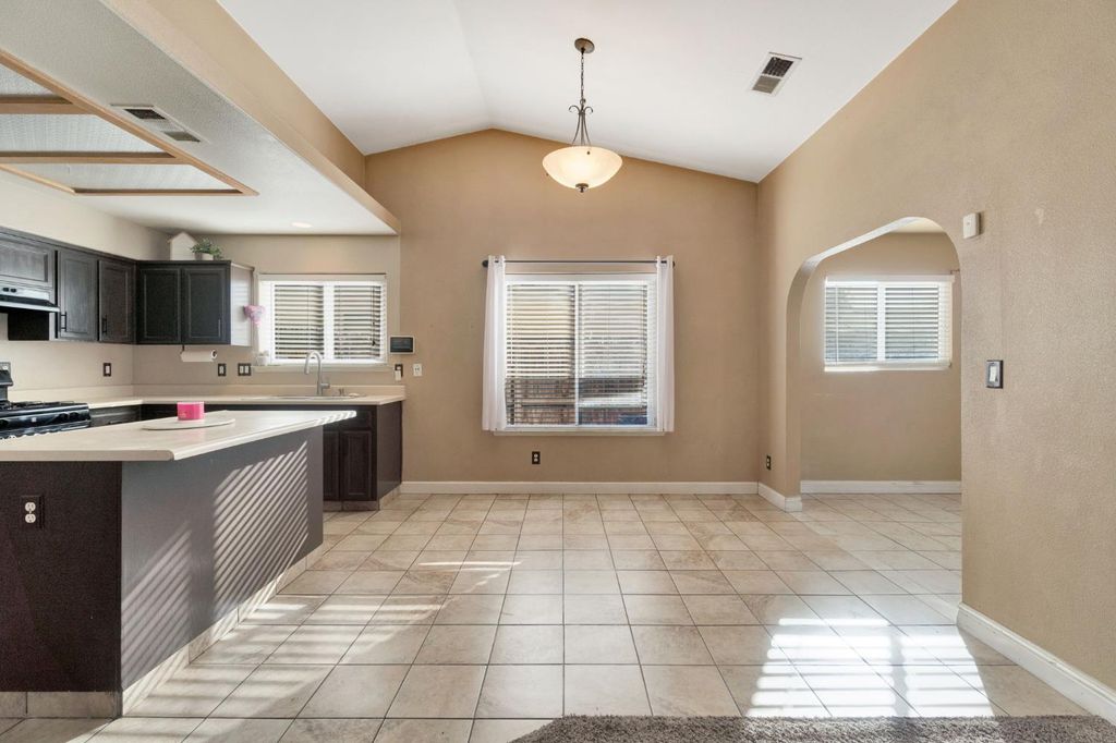 Image 9 of property listing at 1500 Josephine Court, Madera, CA 93638