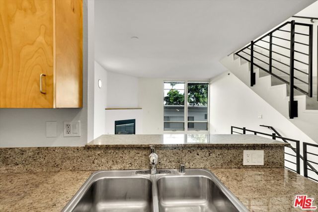 11960 Iowa Avenue 6, Los Angeles, CA 90025