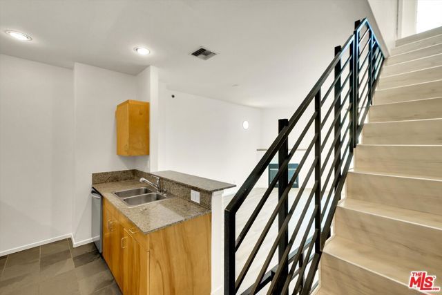 11960 Iowa Avenue 6, Los Angeles, CA 90025