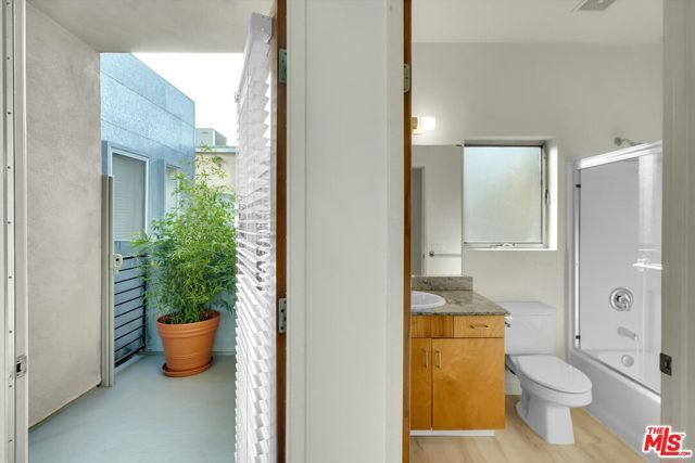 11960 Iowa Avenue 6, Los Angeles, CA 90025