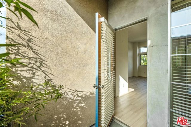 11960 Iowa Avenue 6, Los Angeles, CA 90025