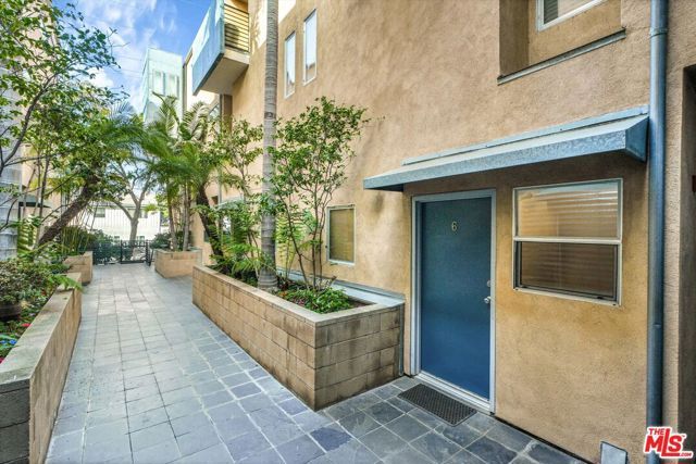 11960 Iowa Avenue 6, Los Angeles, CA 90025