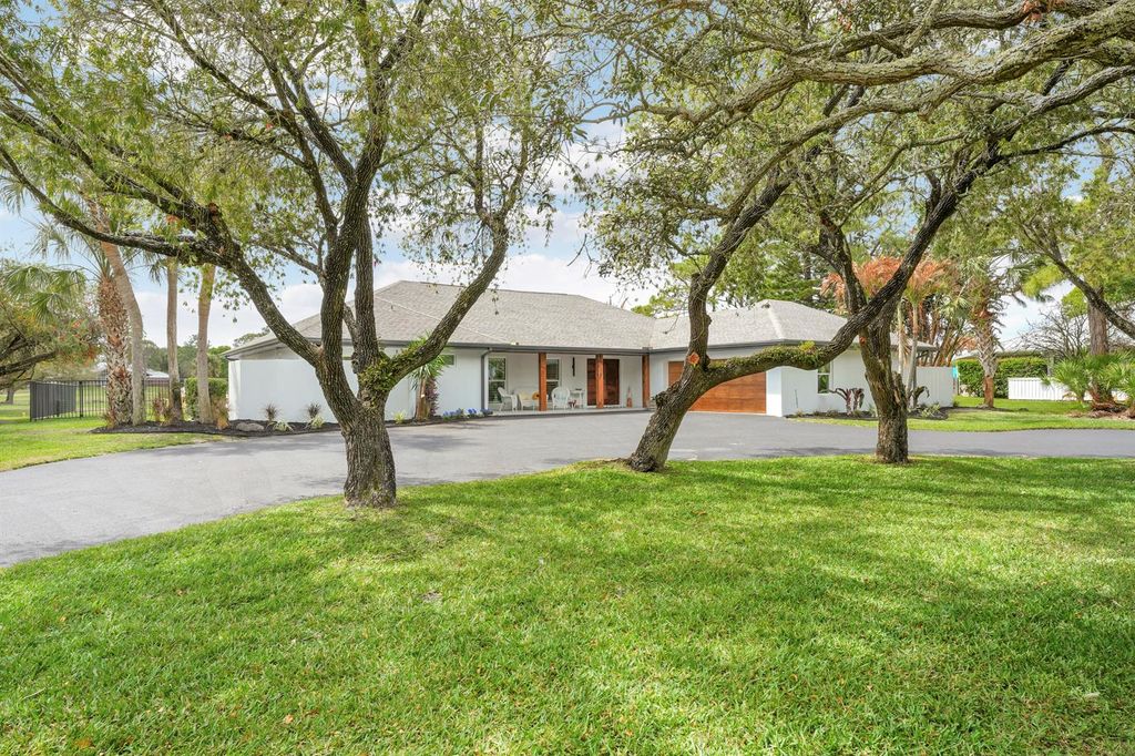 4042 SW Bimini Circle N, Palm City, FL 34990