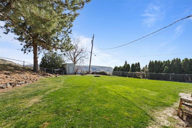 705 N 12th Street, Selah, WA 98942