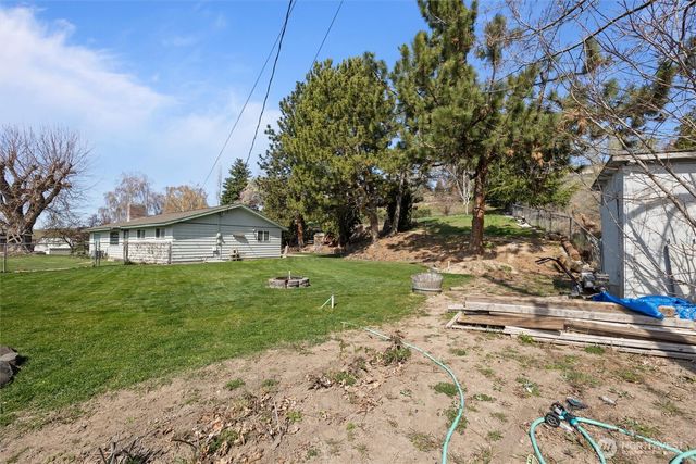705 N 12th Street, Selah, WA 98942