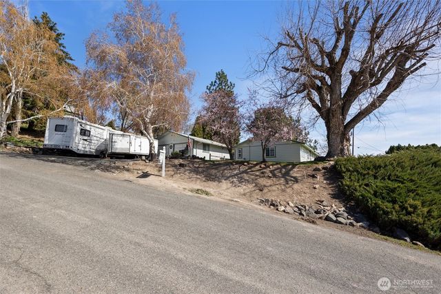 705 N 12th Street, Selah, WA 98942