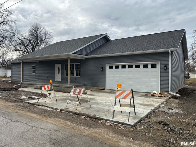 907 N Snodgrass Street, Taylorville, IL 62568