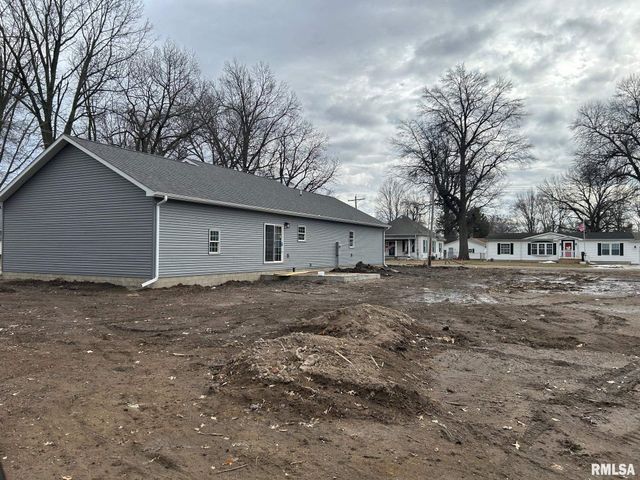 907 N Snodgrass Street, Taylorville, IL 62568