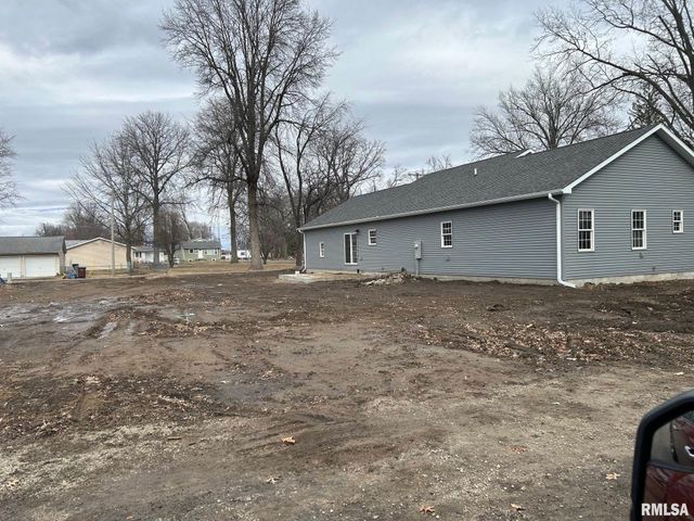 907 N Snodgrass Street, Taylorville, IL 62568