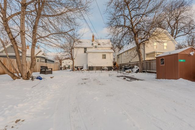 817 9th Street S, Fargo, ND 58103