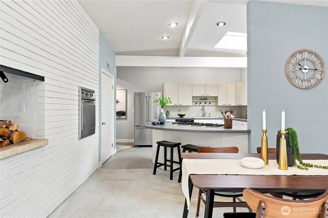 8218 SE 36th Street, Mercer Island, WA 98040