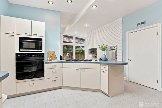 8218 SE 36th Street, Mercer Island, WA 98040