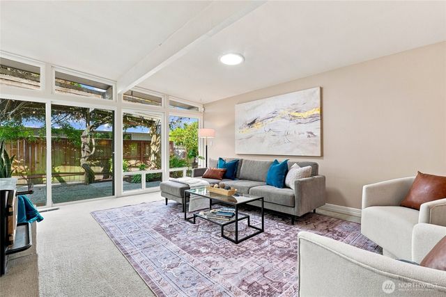 8218 SE 36th Street, Mercer Island, WA 98040