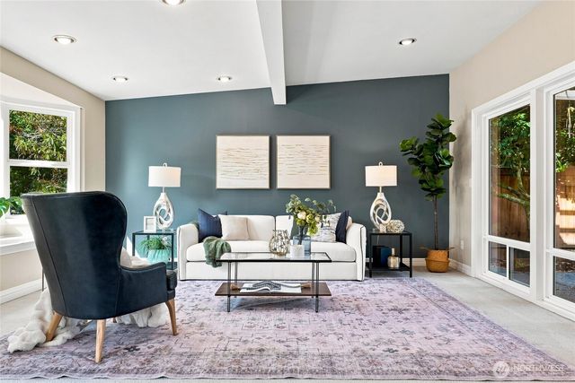 8218 SE 36th Street, Mercer Island, WA 98040