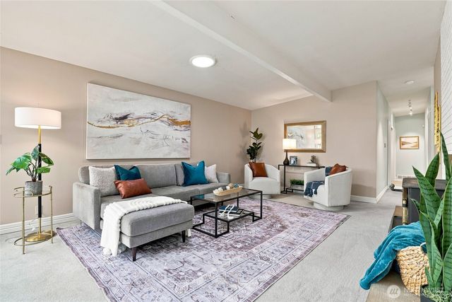 8218 SE 36th Street, Mercer Island, WA 98040