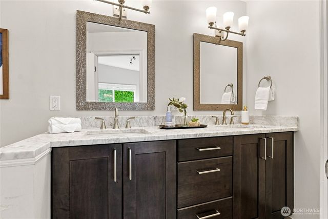 8218 SE 36th Street, Mercer Island, WA 98040