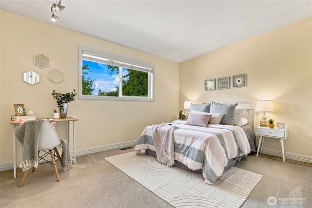 8218 SE 36th Street, Mercer Island, WA 98040