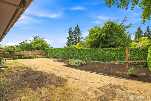 8218 SE 36th Street, Mercer Island, WA 98040