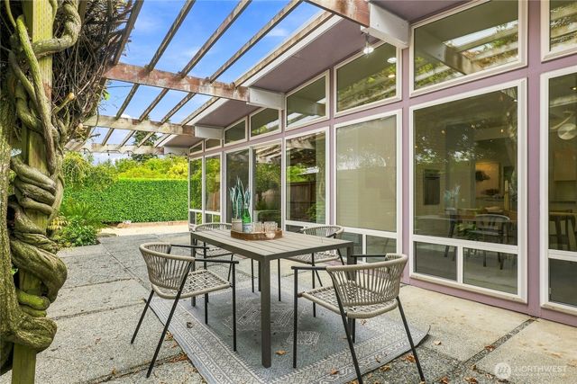 8218 SE 36th Street, Mercer Island, WA 98040