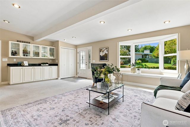8218 SE 36th Street, Mercer Island, WA 98040