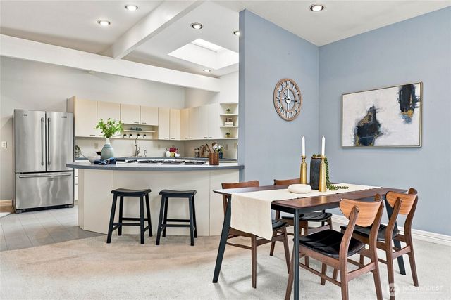 8218 SE 36th Street, Mercer Island, WA 98040