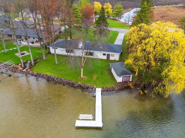 W8314 RUSTIC DRIVE, Clintonville, WI 54929