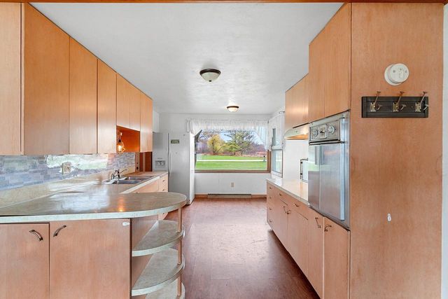 W8314 RUSTIC DRIVE, Clintonville, WI 54929