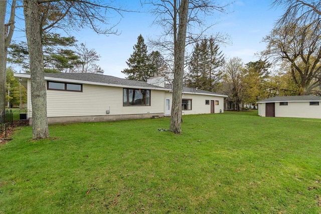 W8314 RUSTIC DRIVE, Clintonville, WI 54929