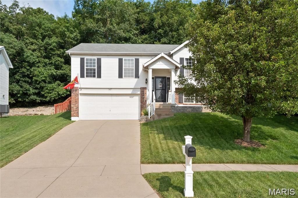 147 Hunters Lake Court, Eureka, MO 63025