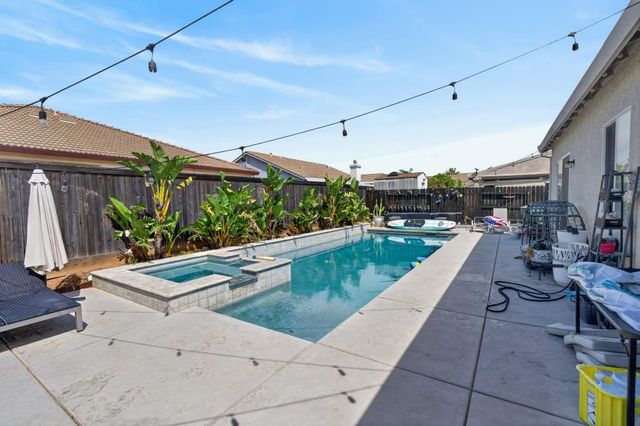 10171 Mccarron Way, Sacramento, CA 95829