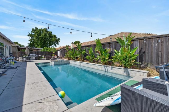 10171 Mccarron Way, Sacramento, CA 95829