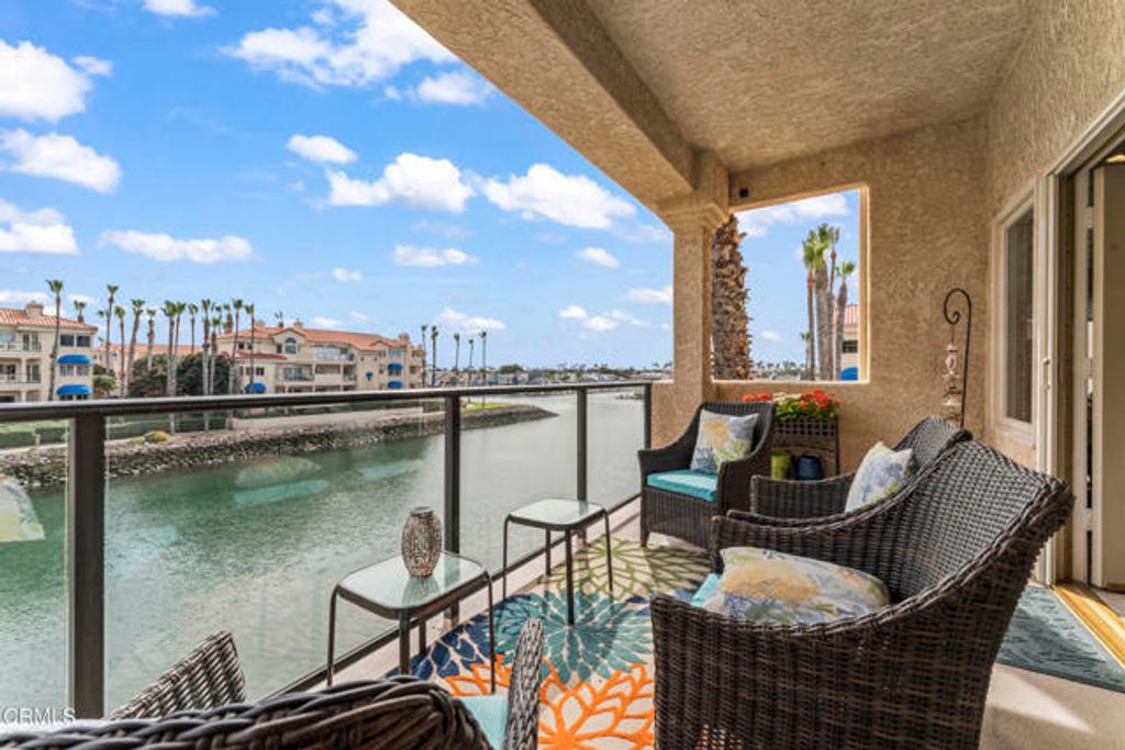 1729 Emerald Isle Way, Oxnard, CA 93035