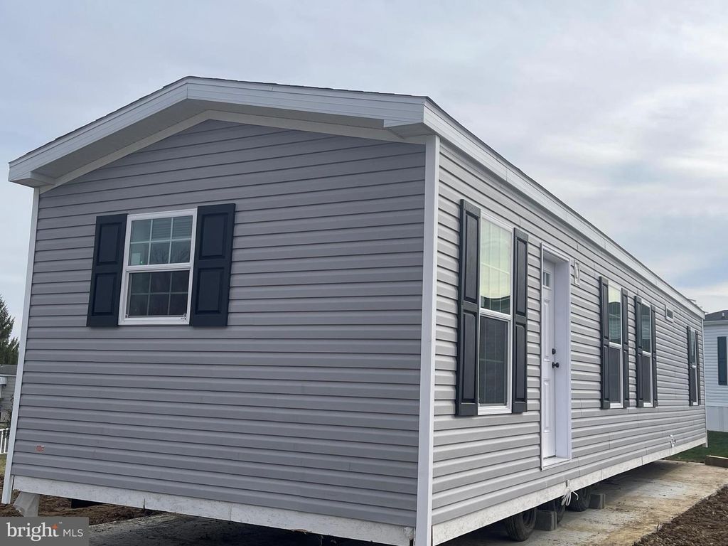 46 CENTER CT, North Wales, PA 19454