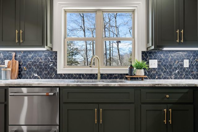 1307 Windbrook Lane, Hixson, TN 37343