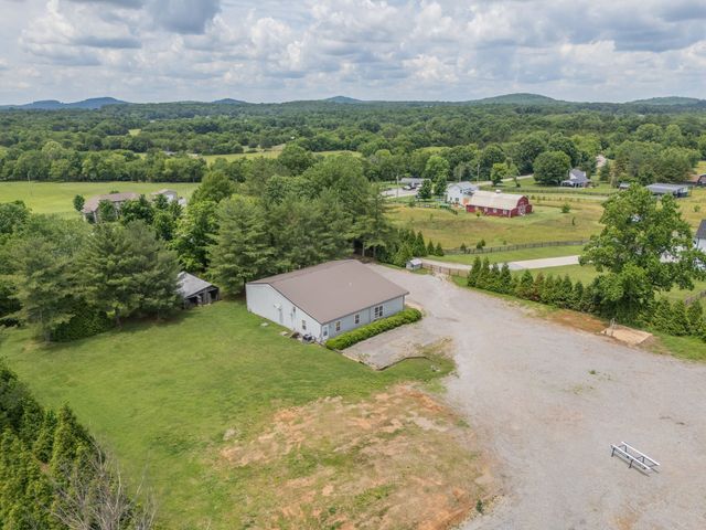 9133 Twelve Corners Rd, Lascassas, TN 37085