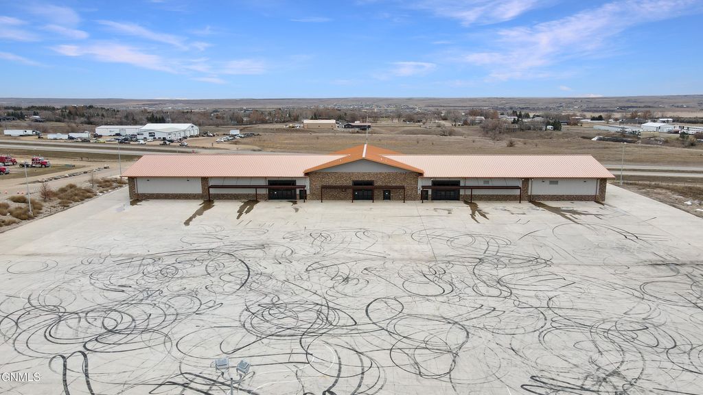 6611 2nd Avenue W, Williston, ND 58801 photo 3