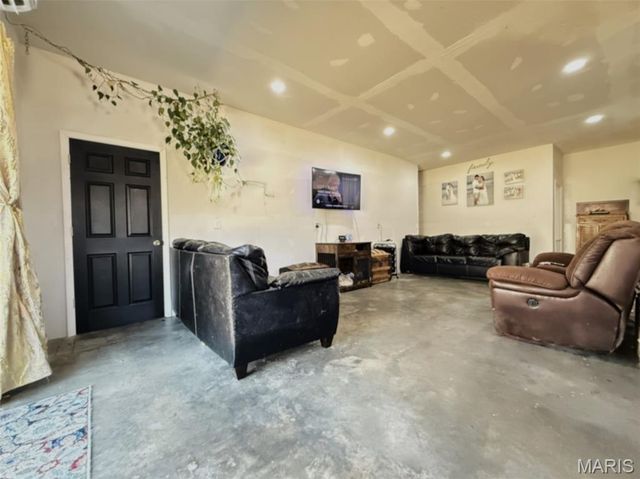 30651 MARIGOLD, Lebanon, MO 65536