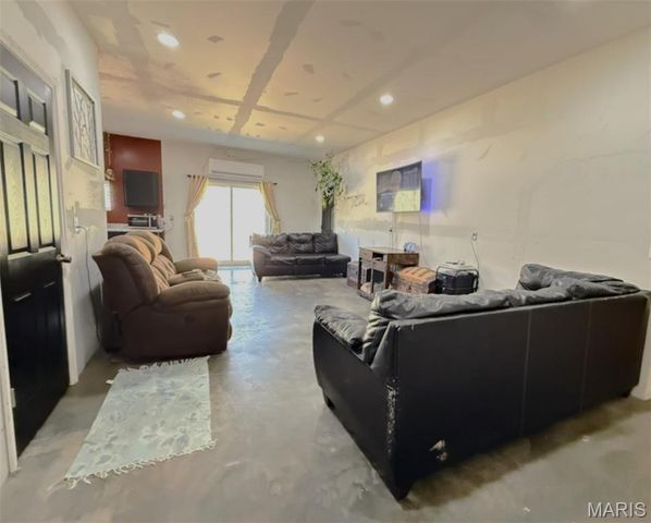 30651 MARIGOLD, Lebanon, MO 65536